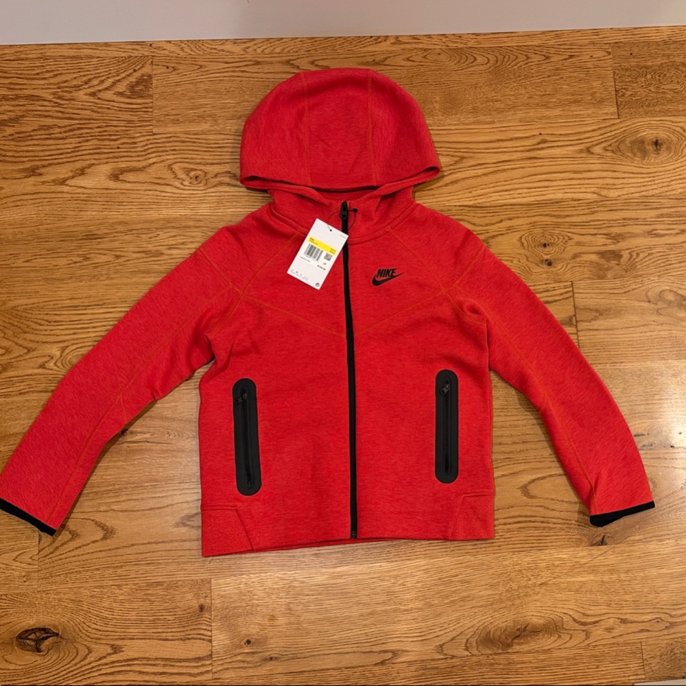 New with tags! Nike Tech fleece zip up hooded sweatshirt. Boys youth small.